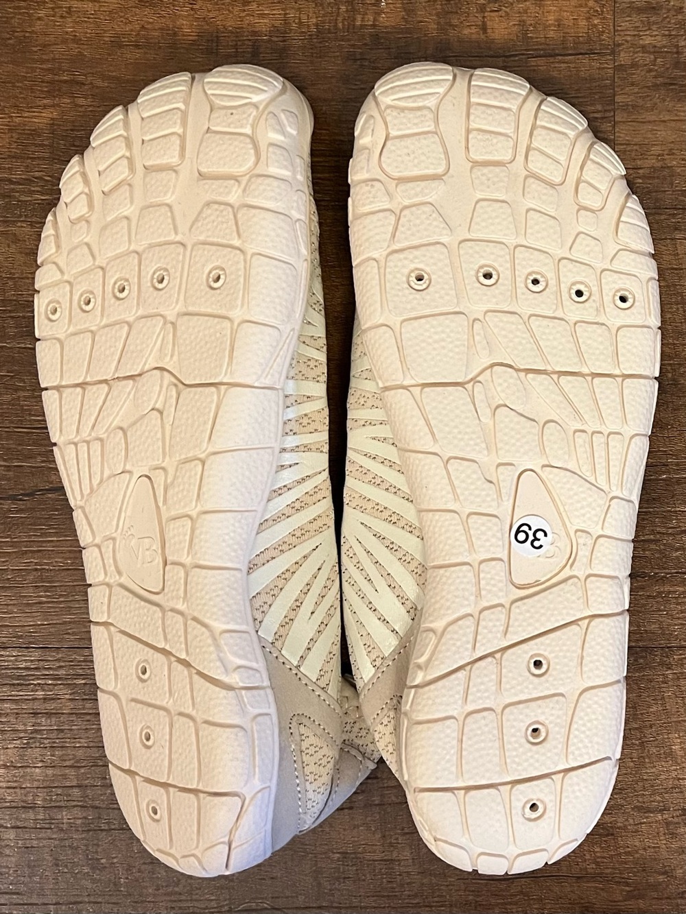 Voya Barefoot Solyn Shoes - Cream NWT - Picture 2 of 11